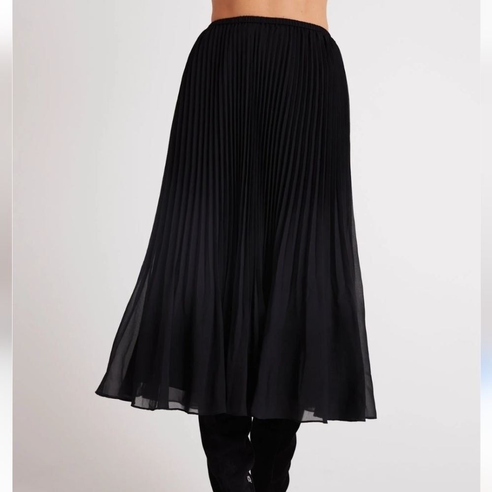 Pleione Elegant Black Pleated Midi Skirt